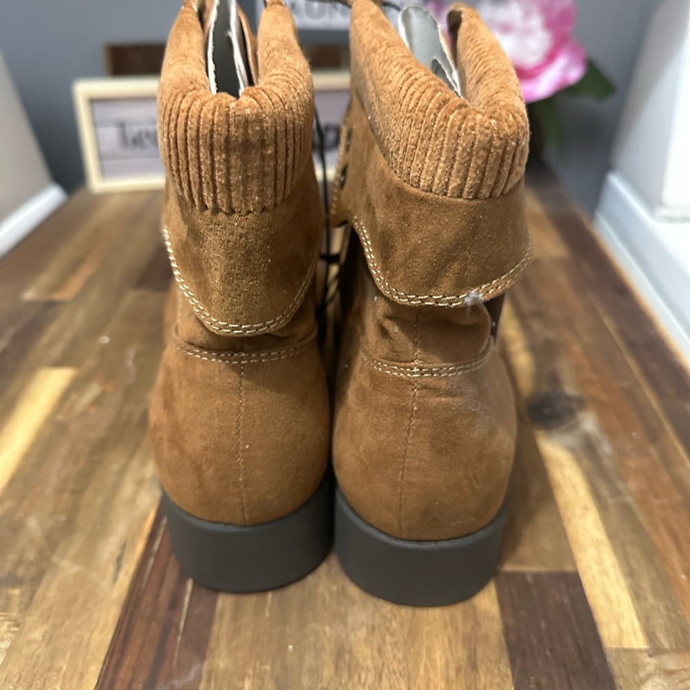 St. John's Bay Women's Brown Lace-Up Boots - Picture 4 of 6